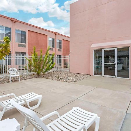 Quality Suites Moab Near Arches National Park Exterior photo