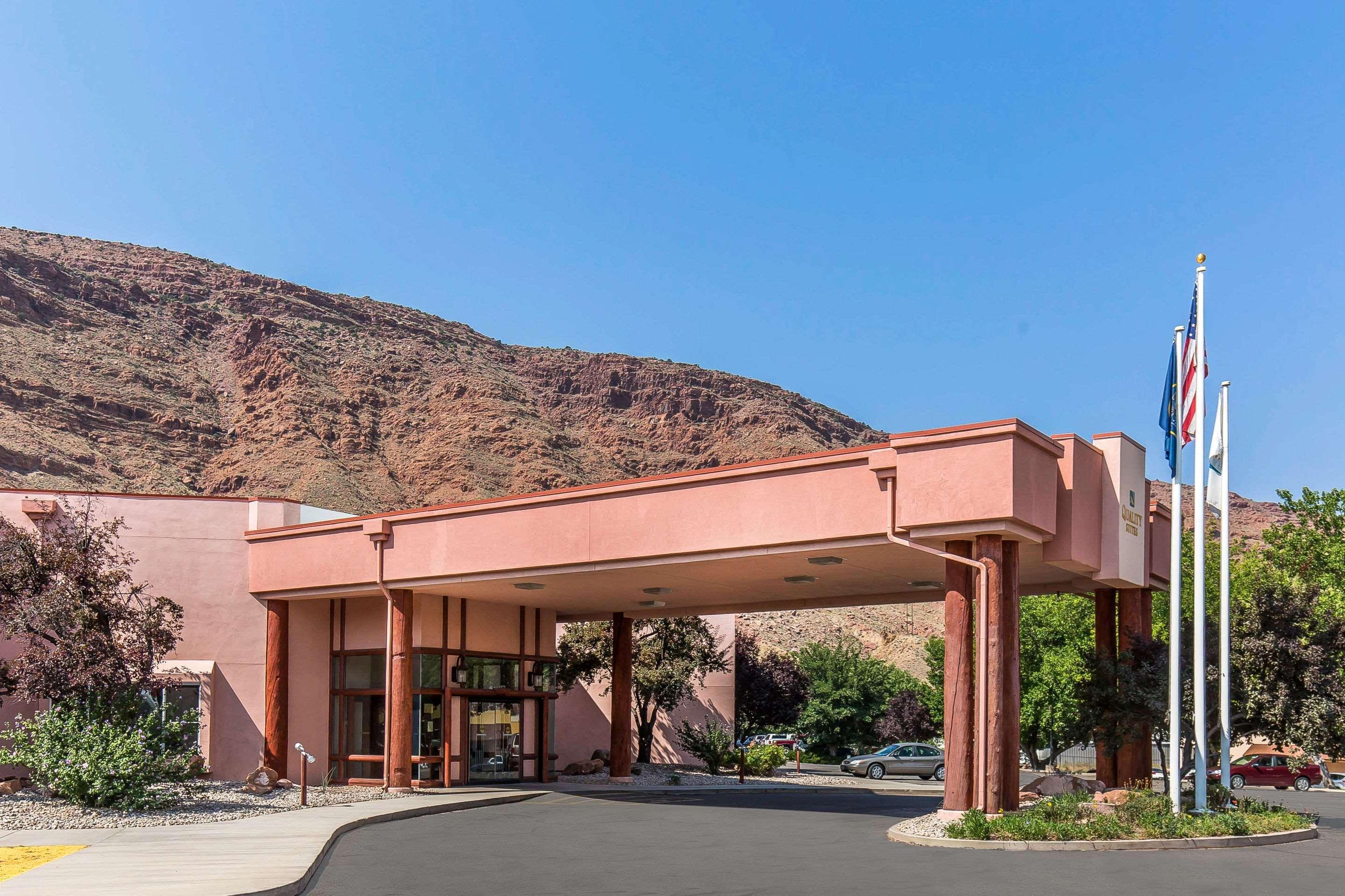 Quality Suites Moab Near Arches National Park Exterior photo
