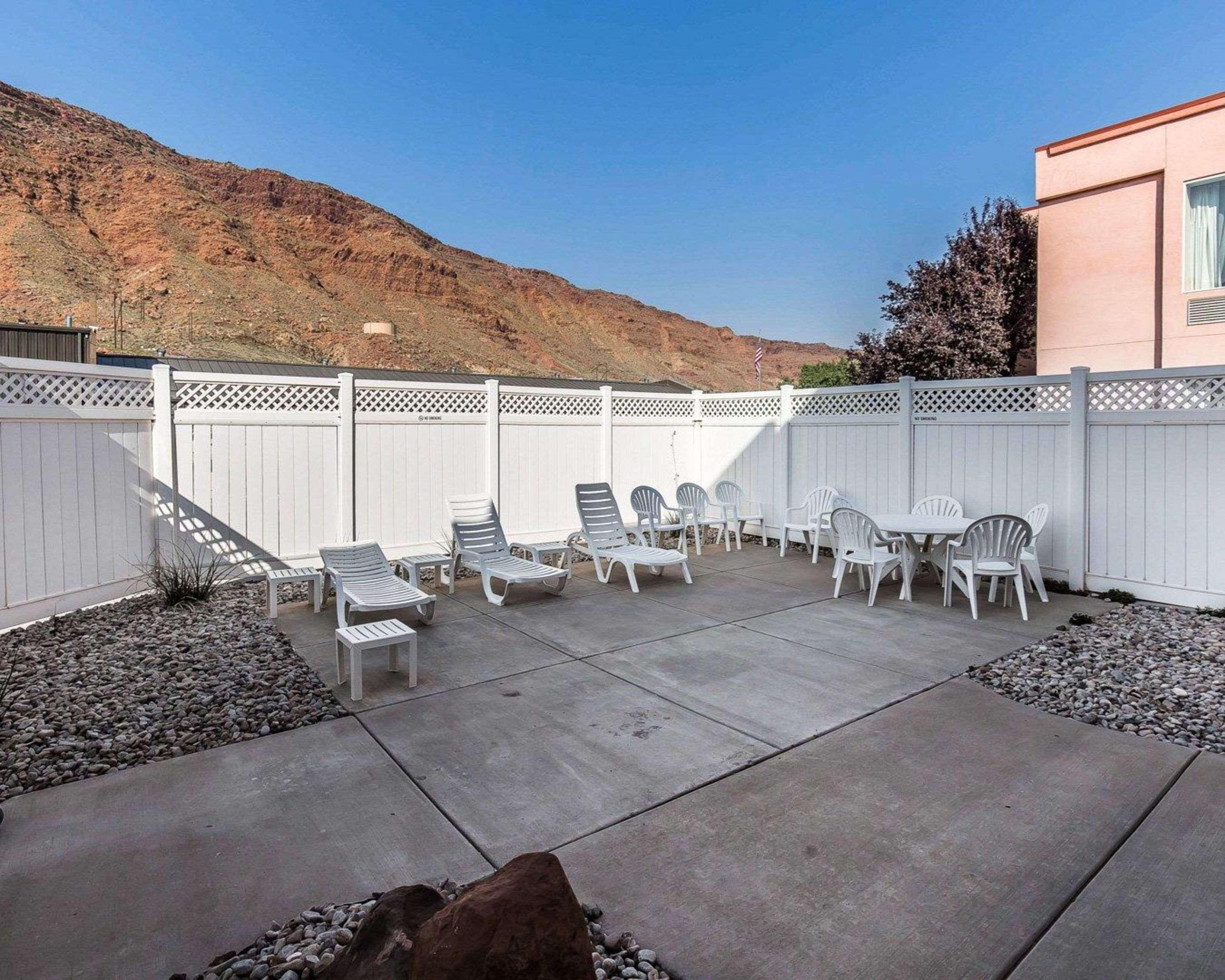 Quality Suites Moab Near Arches National Park Exterior photo