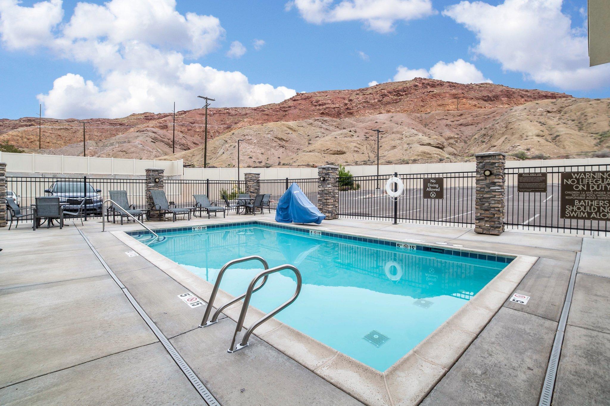 Quality Suites Moab Near Arches National Park Exterior photo