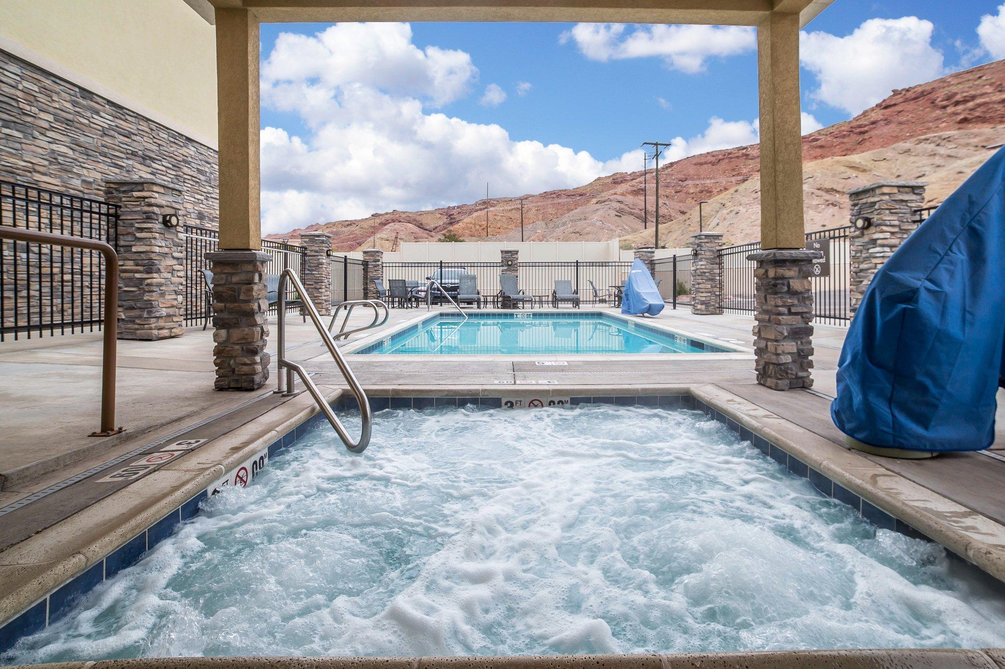 Quality Suites Moab Near Arches National Park Exterior photo