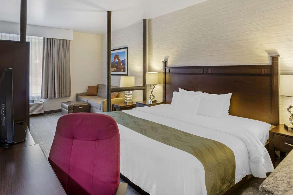 Quality Suites Moab Near Arches National Park Room photo