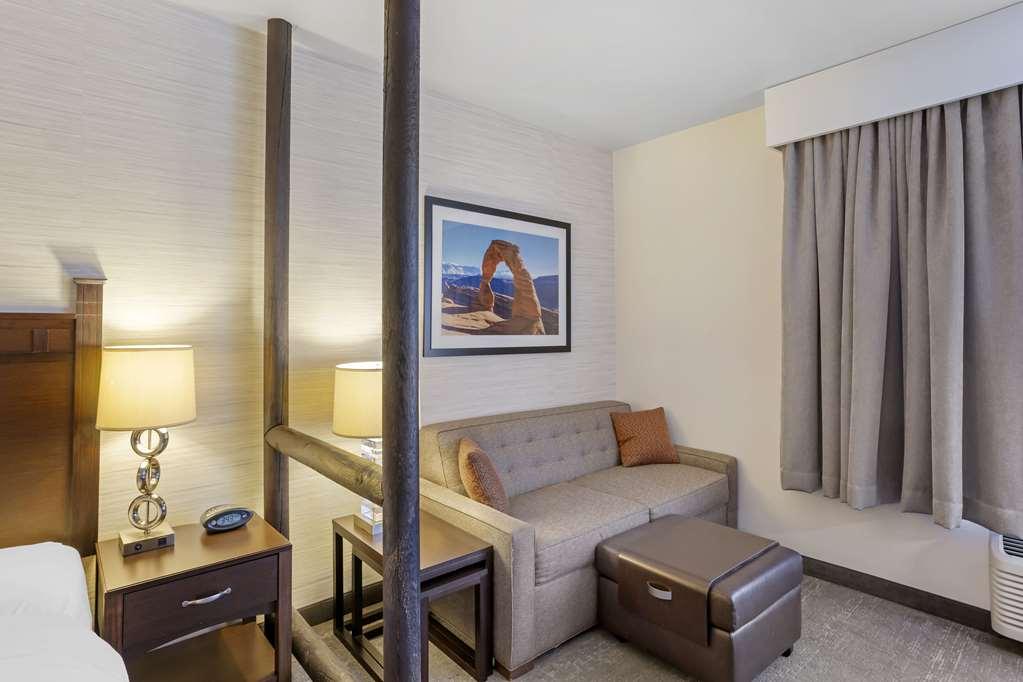 Quality Suites Moab Near Arches National Park Room photo