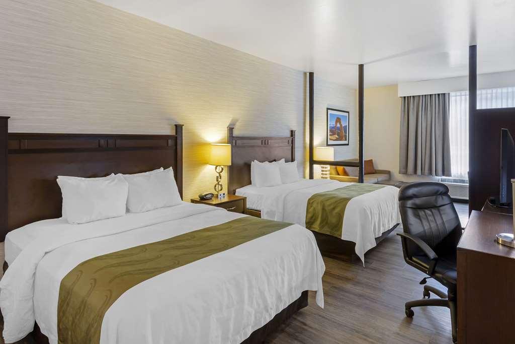 Quality Suites Moab Near Arches National Park Room photo