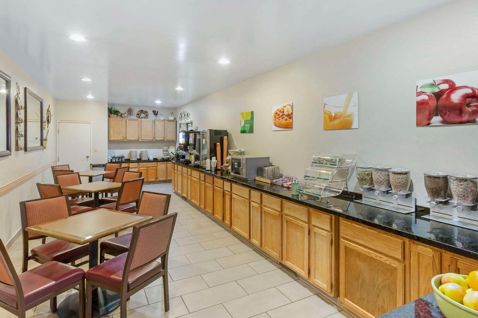 Quality Suites Moab Near Arches National Park Exterior photo