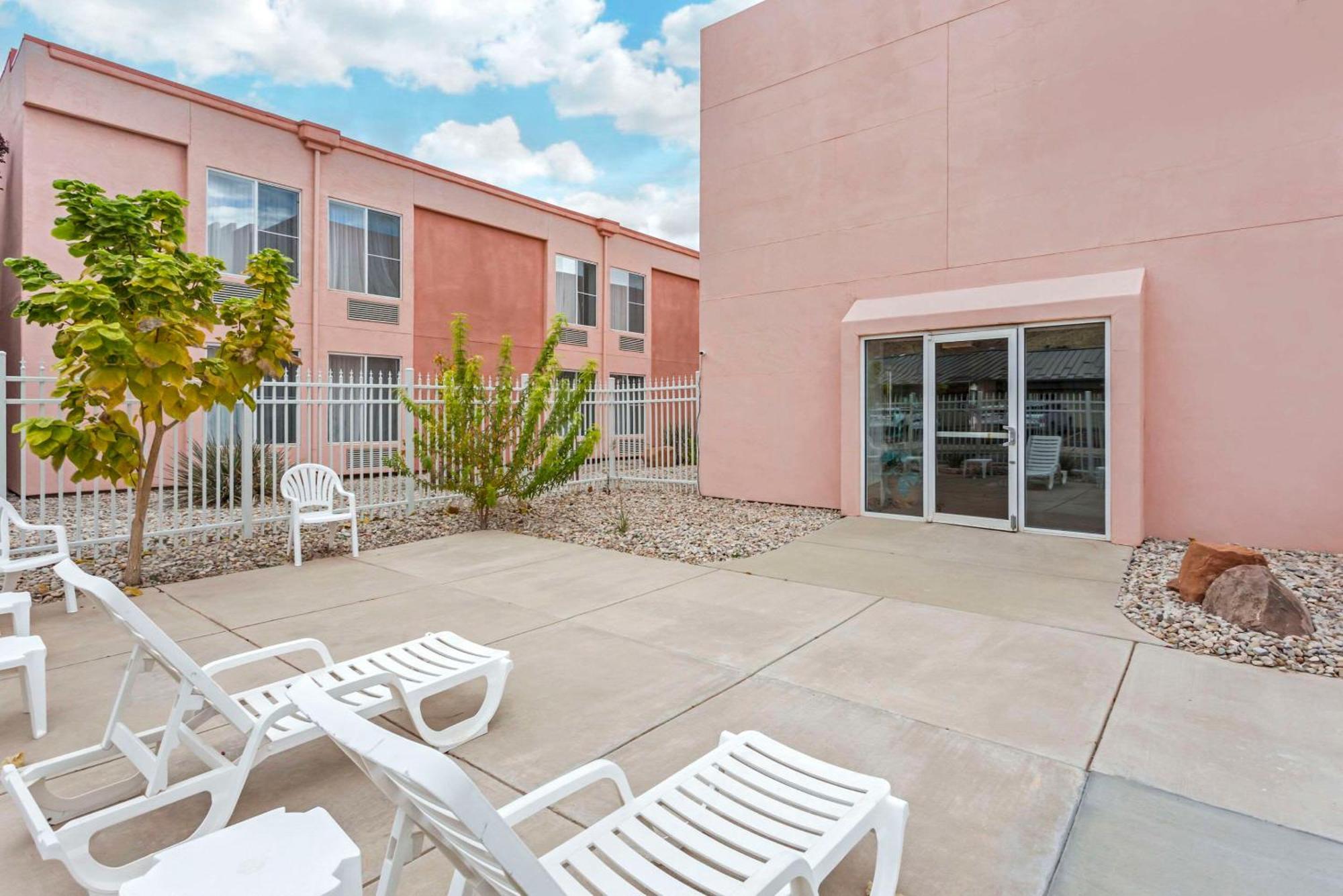 Quality Suites Moab Near Arches National Park Exterior photo