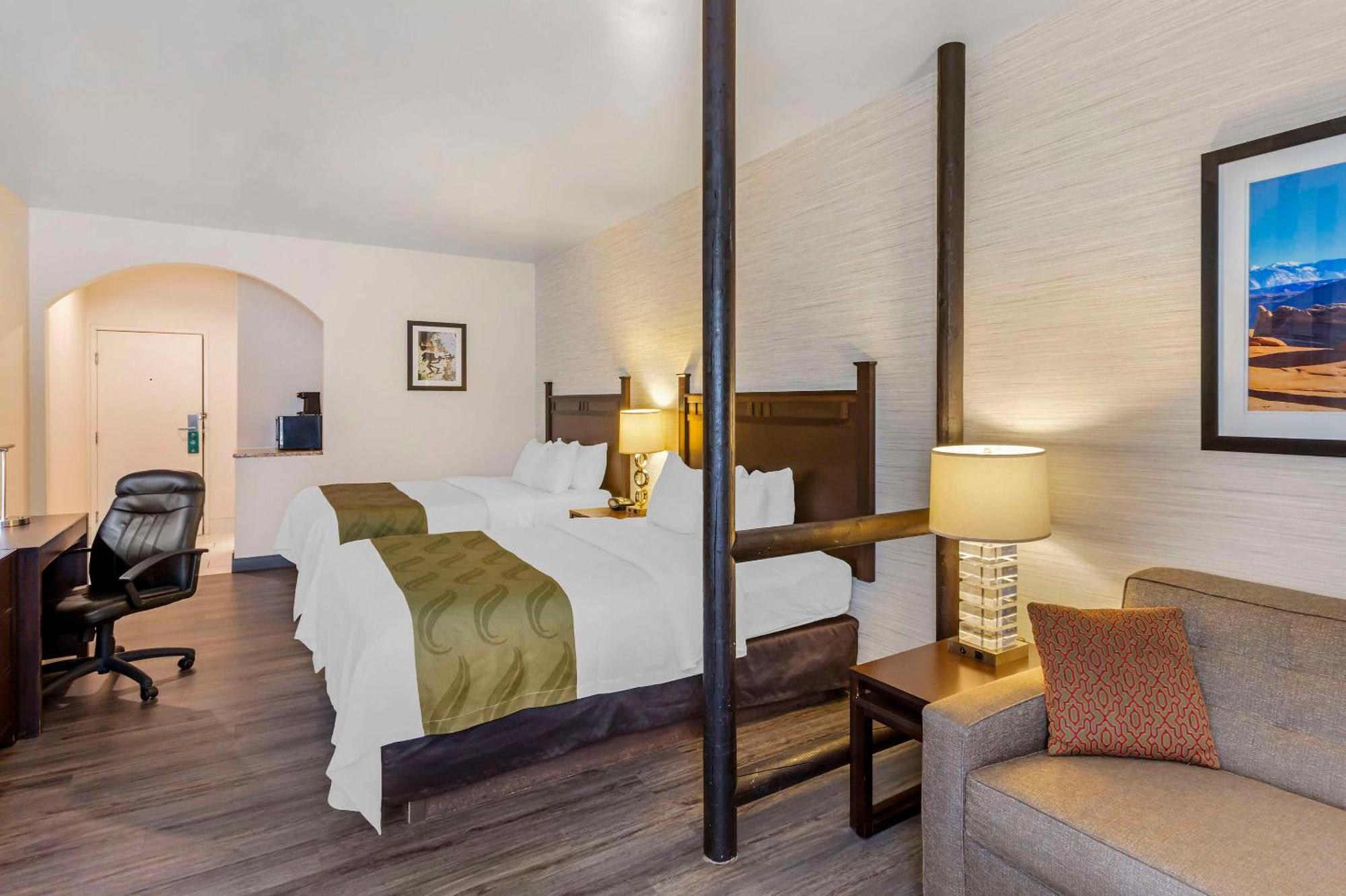 Quality Suites Moab Near Arches National Park Exterior photo