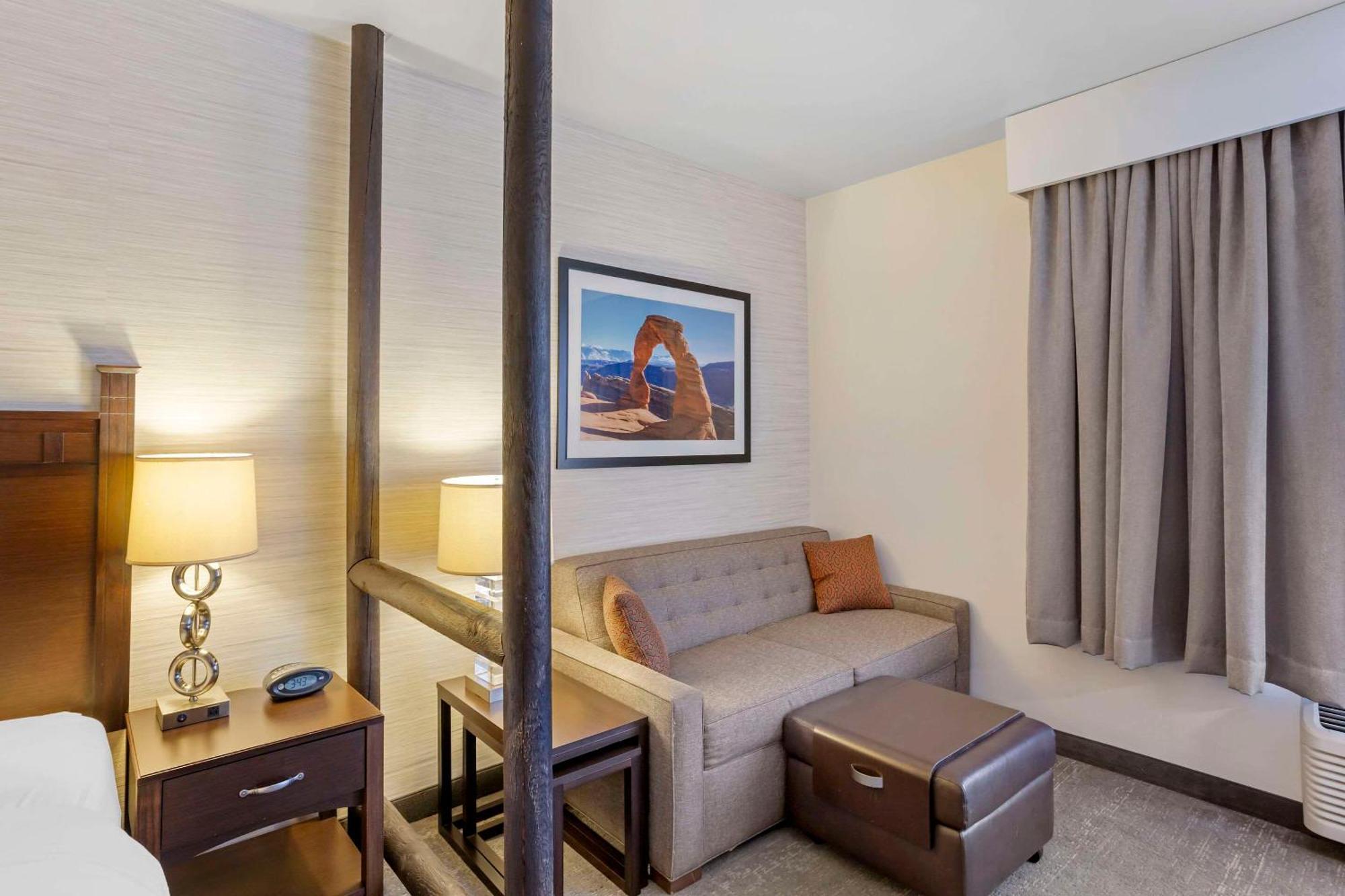 Quality Suites Moab Near Arches National Park Exterior photo