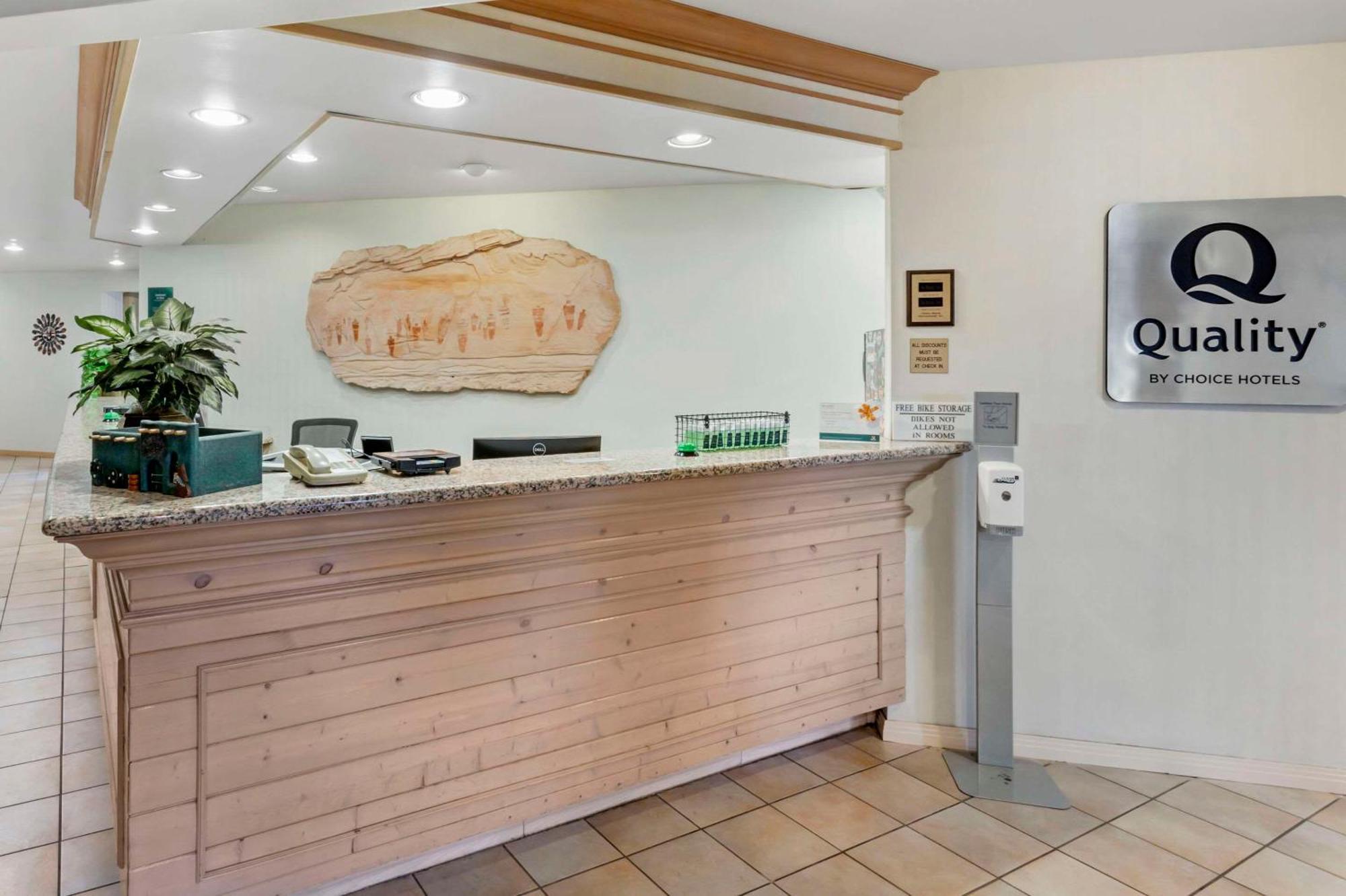 Quality Suites Moab Near Arches National Park Exterior photo