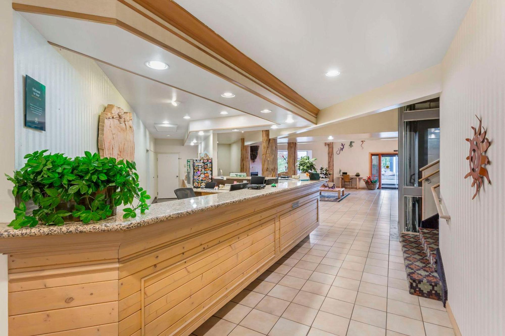 Quality Suites Moab Near Arches National Park Exterior photo